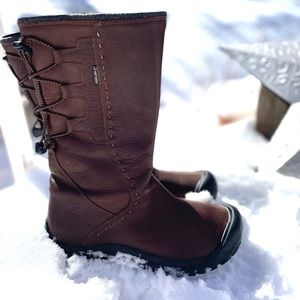 KEEN mid calf boots